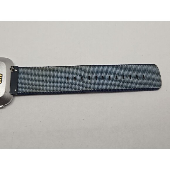 Fitbit Versa FB504 Smartwatch Fitness Heart Rate Bluetooth Extr Bands No Charger - Picture 11 of 13